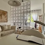 Relax & Comfort Redona 8 Oasis Near Centre