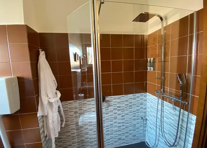 Relax & Comfort Redona 8 Oasis Near Centre